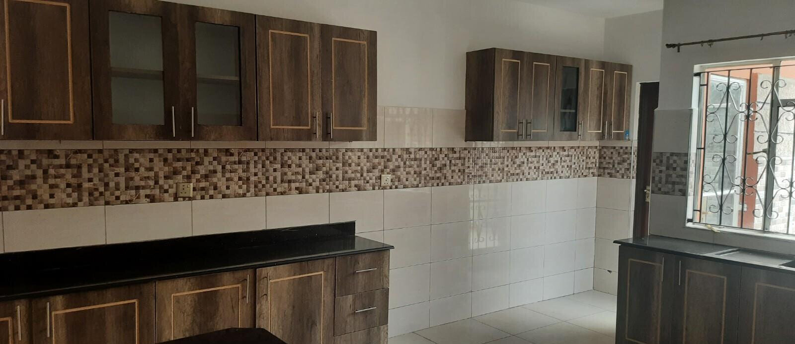 4BR Townhouse with Private Garden & DSQ - Spring Valley