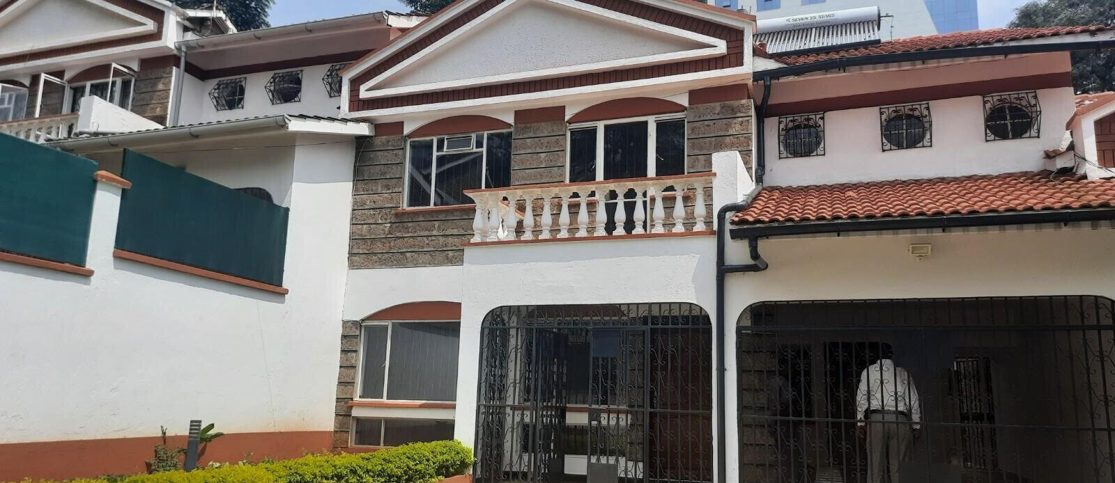4BR Townhouse with Private Garden & DSQ - Spring Valley