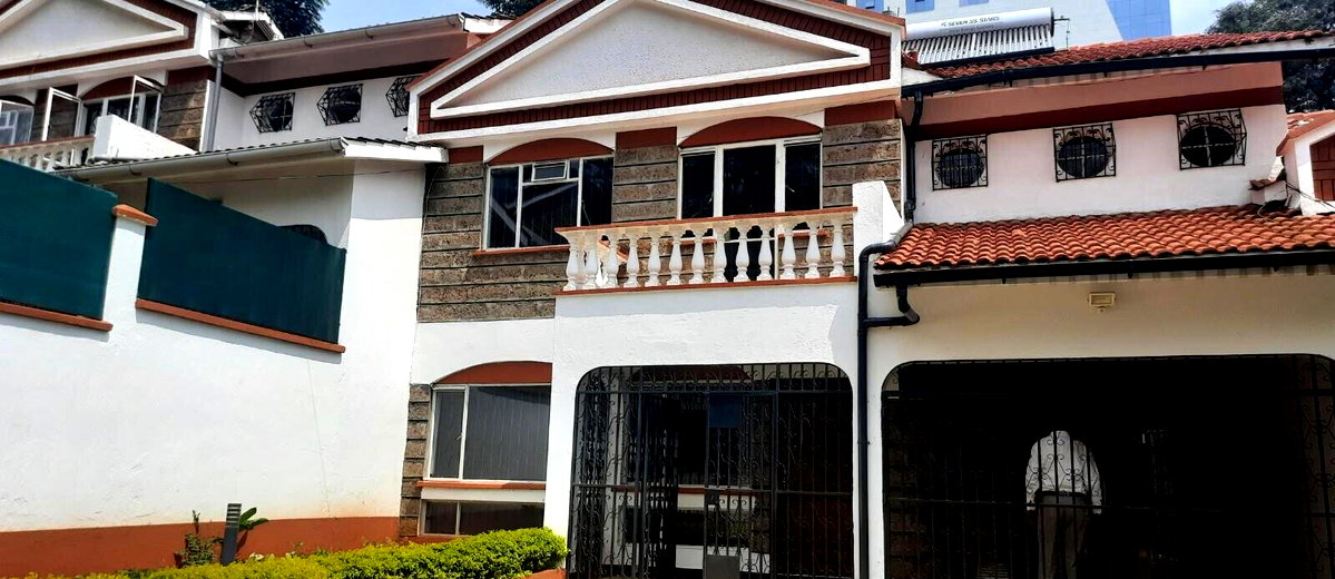 4BR Townhouse with Private Garden & DSQ - Spring Valley