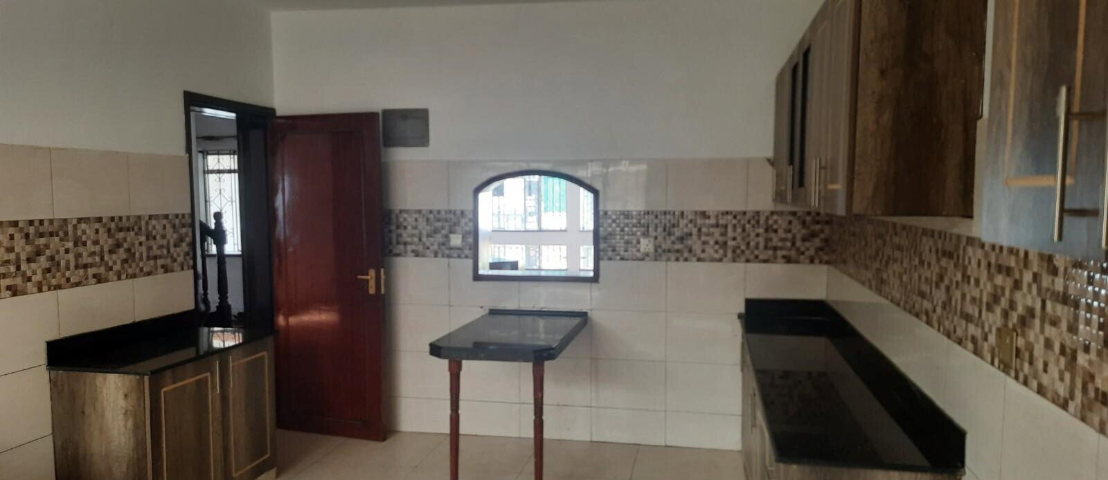4BR Townhouse with Private Garden & DSQ - Spring Valley