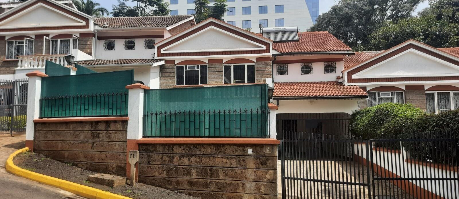 4BR Townhouse with Private Garden & DSQ - Spring Valley