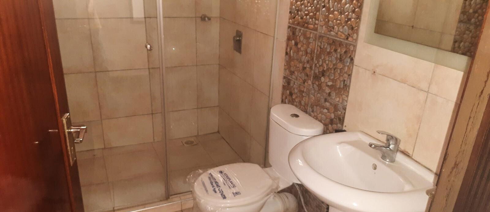 4BR Townhouse with Private Garden & DSQ - Spring Valley