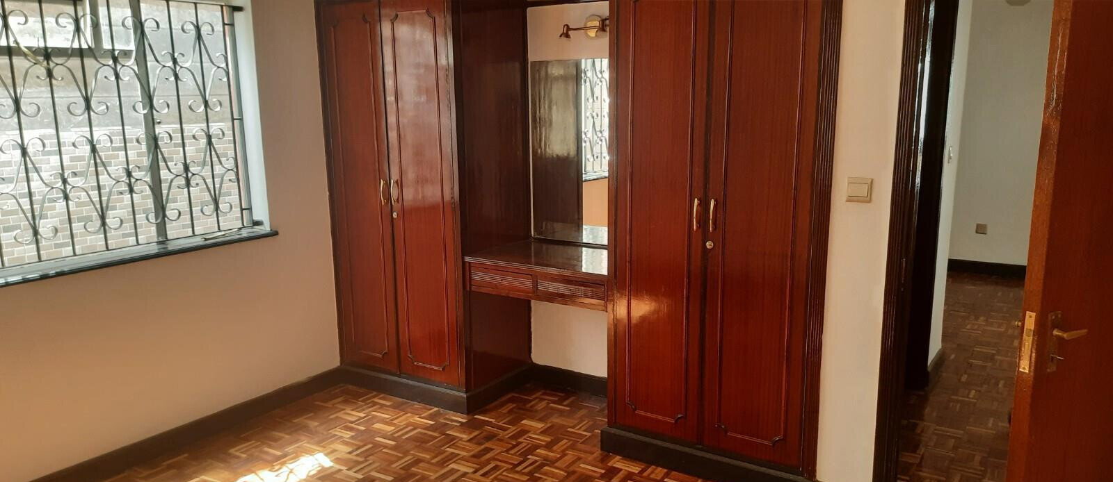 4BR Townhouse with Private Garden & DSQ - Spring Valley