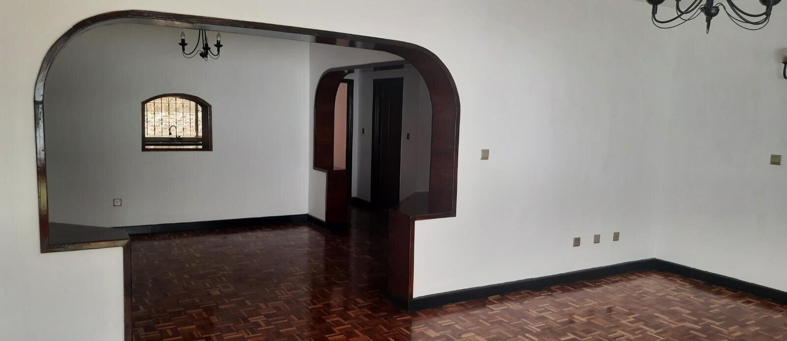 4BR Townhouse with Private Garden & DSQ - Spring Valley