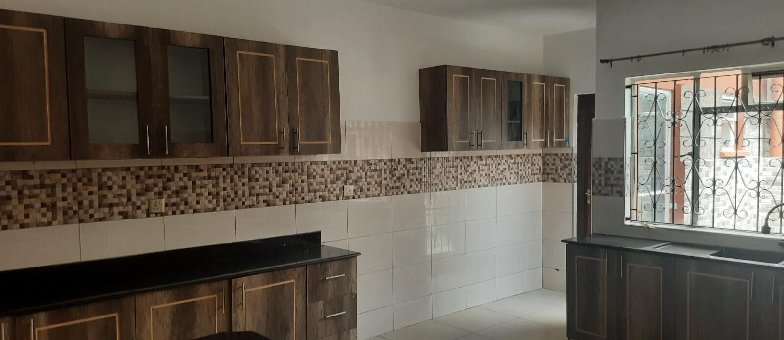 4BR Townhouse with Private Garden & DSQ - Spring Valley