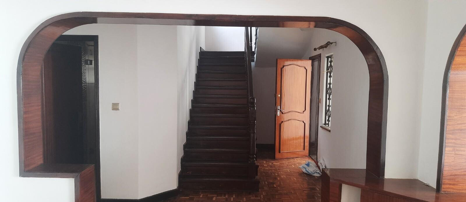 4BR Townhouse with Private Garden & DSQ - Spring Valley