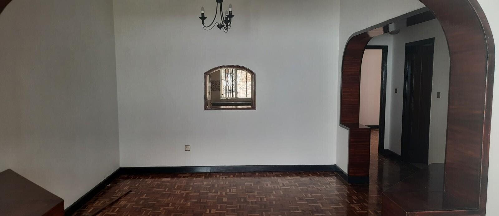 4BR Townhouse with Private Garden & DSQ - Spring Valley