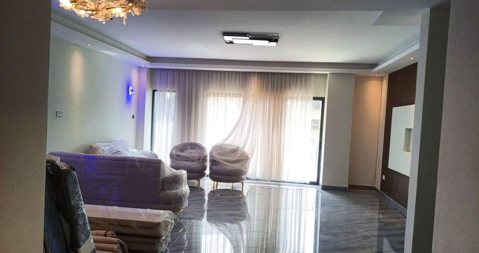 3BR Simplex with Infinity Pool & Squash Court - Parklands