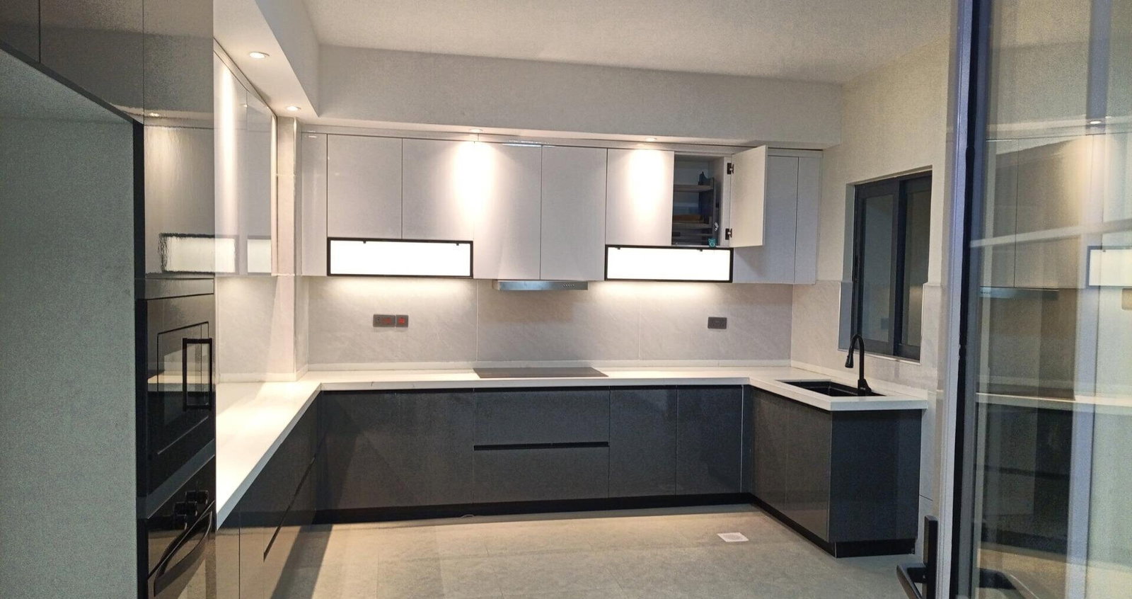3BR Simplex with Infinity Pool & Squash Court - Parklands