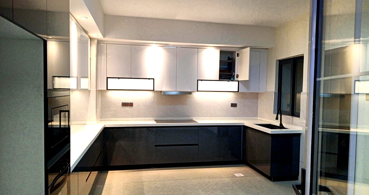 3BR Simplex with Infinity Pool & Squash Court - Parklands