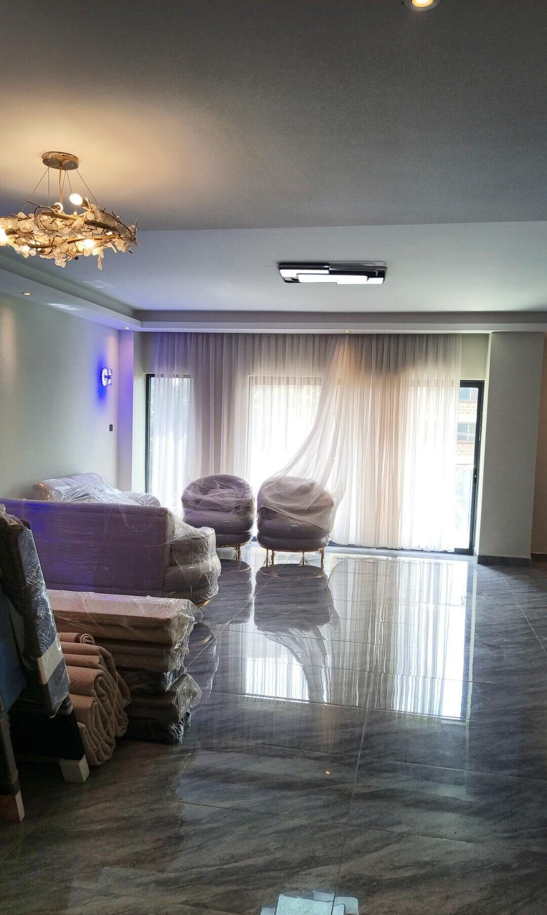 3BR Simplex with Infinity Pool & Squash Court - Parklands