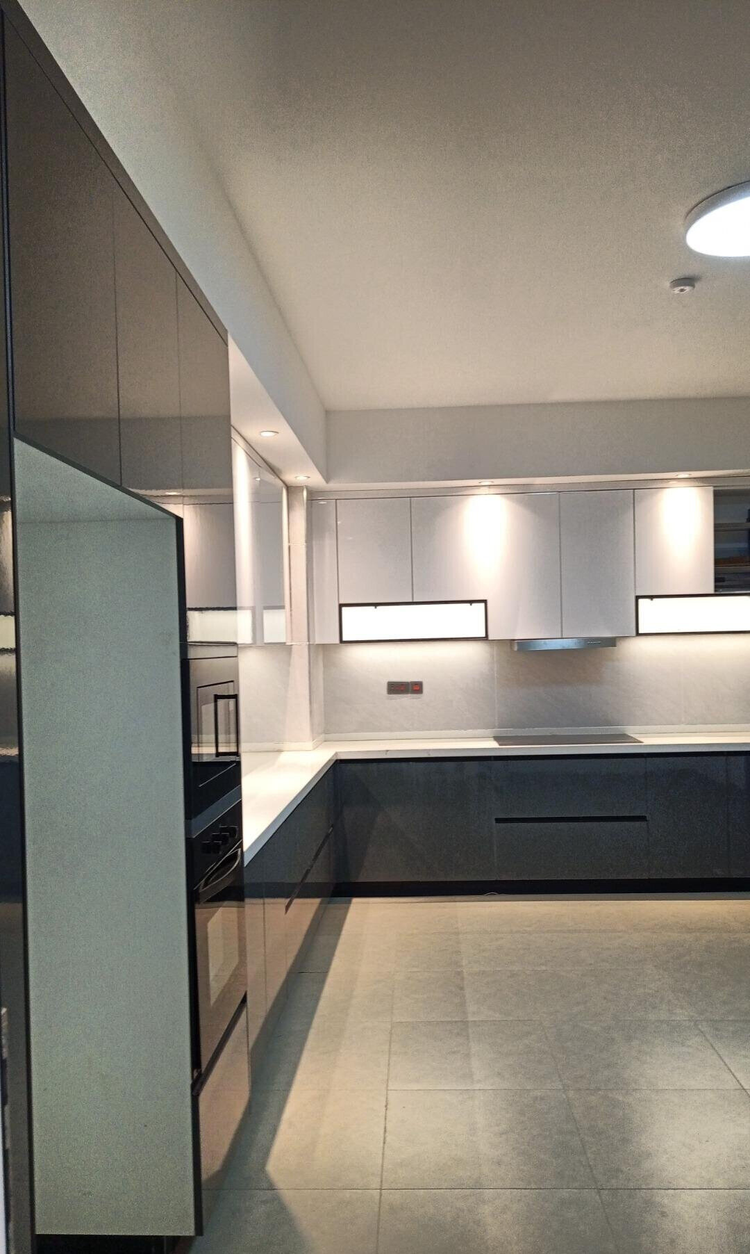 3BR Simplex with Infinity Pool & Squash Court - Parklands