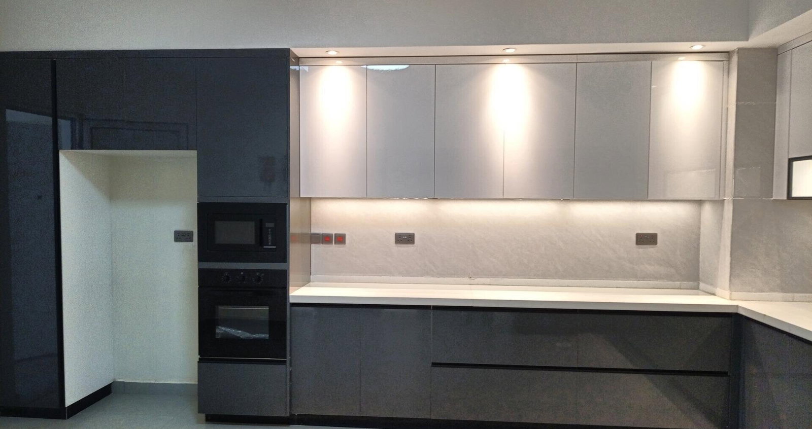 3BR Simplex with Infinity Pool & Squash Court - Parklands
