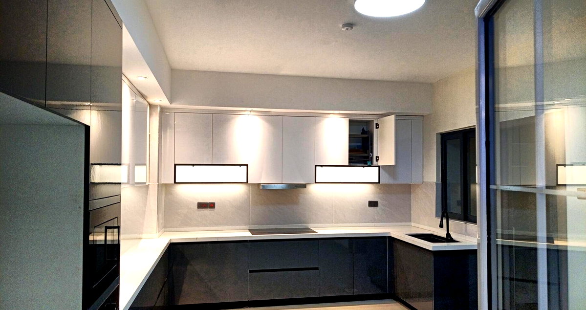 3BR Simplex with Infinity Pool & Squash Court - Parklands