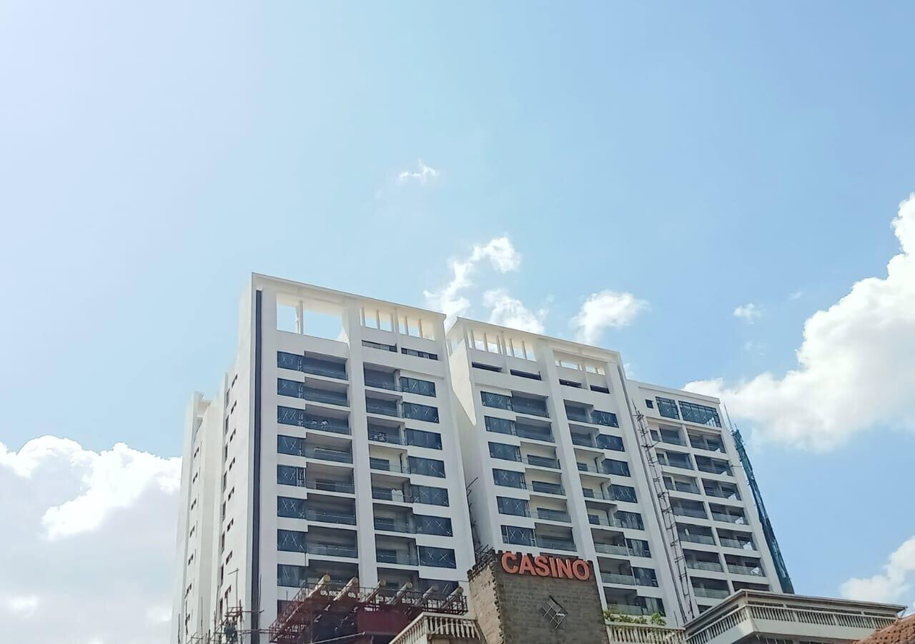 2BR Ready Apartment with Heated Pool & Sauna - Kilimani