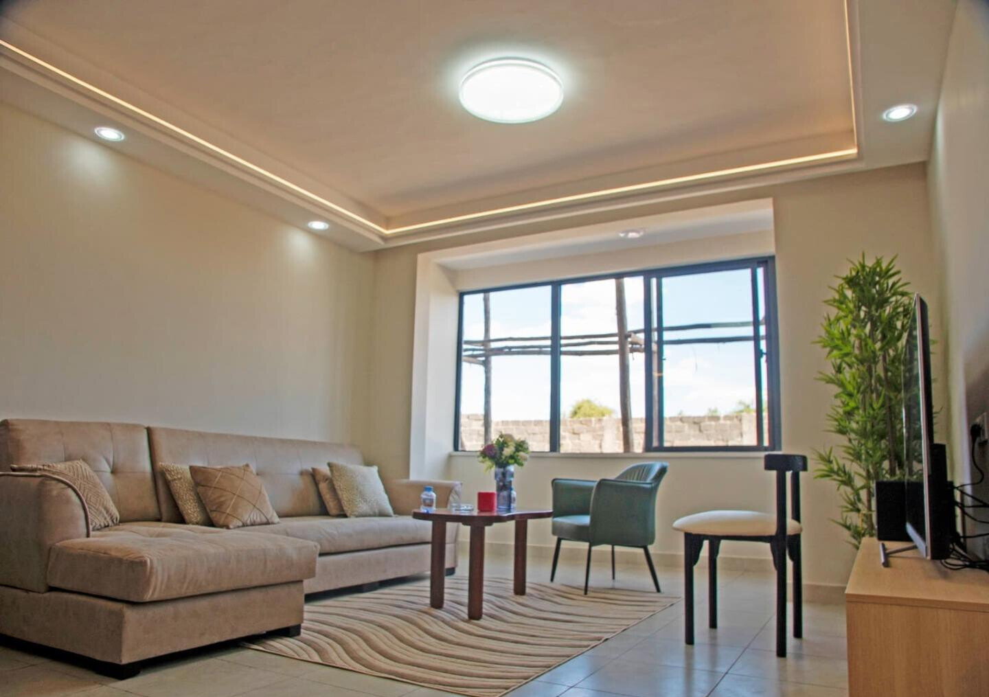2BR Apartment with Pool & Mall Access - Kitengela's Gated Gem