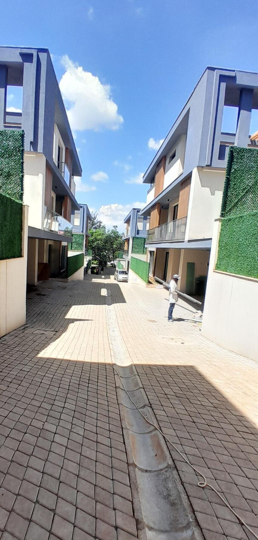 Newly Built 5-Bed Townhouse with Terrace Views - Lavington