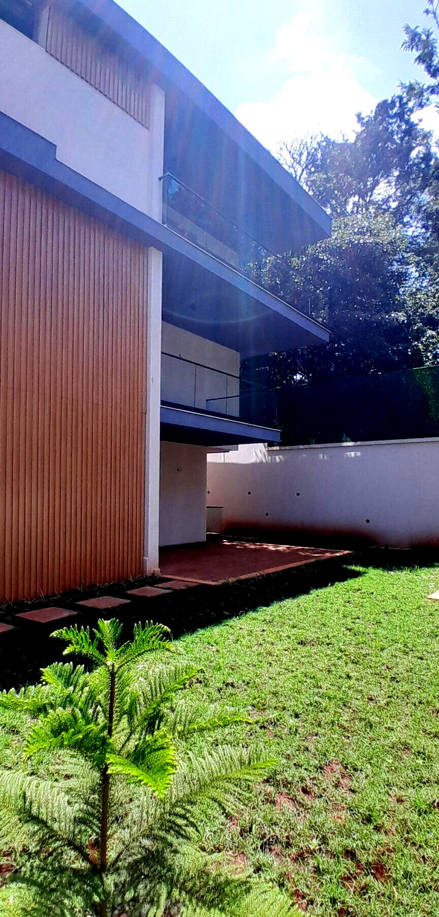 Newly Built 5-Bed Townhouse with Terrace Views - Lavington
