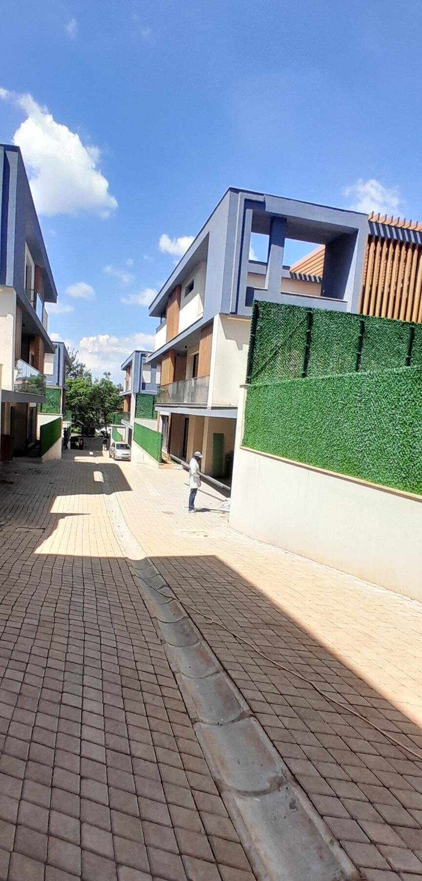 Newly Built 5-Bed Townhouse with Terrace Views - Lavington