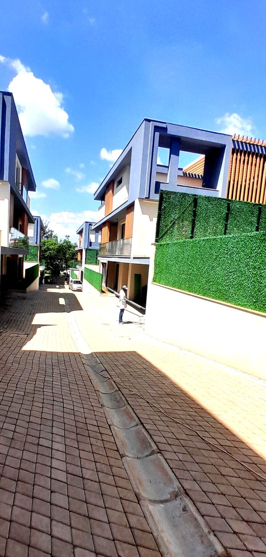 Newly Built 5-Bed Townhouse with Terrace Views - Lavington