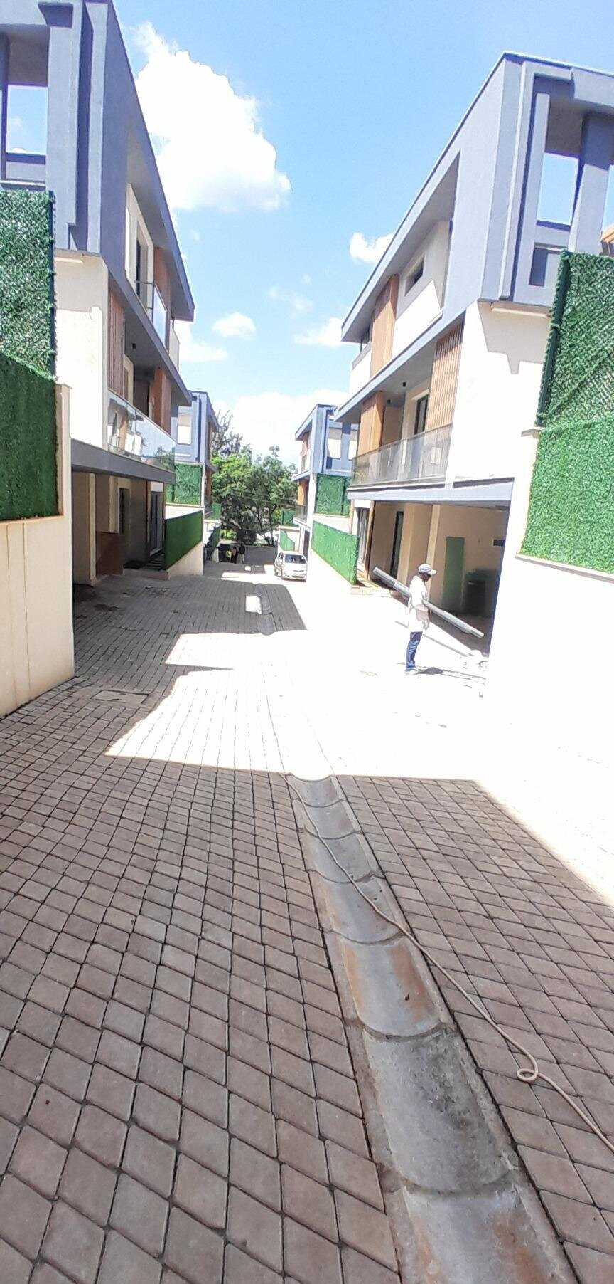 Newly Built 5-Bed Townhouse with Terrace Views - Lavington