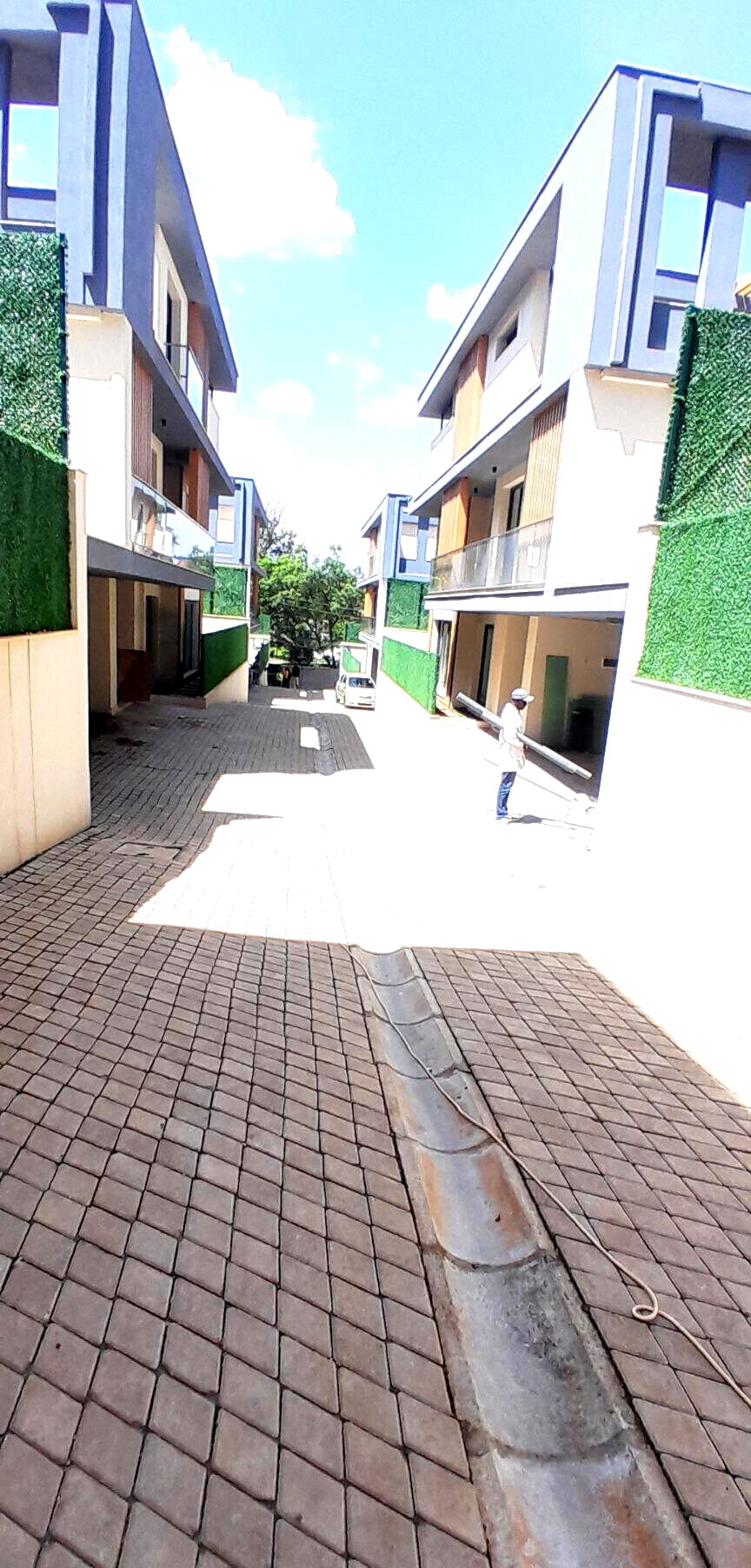 Newly Built 5-Bed Townhouse with Terrace Views - Lavington