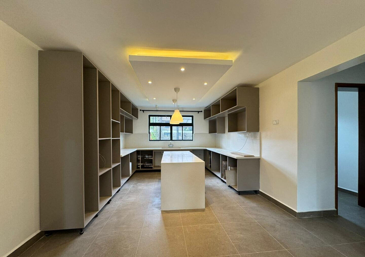 4-Ensuite Townhouse with Fireplace & Borehole – Karen