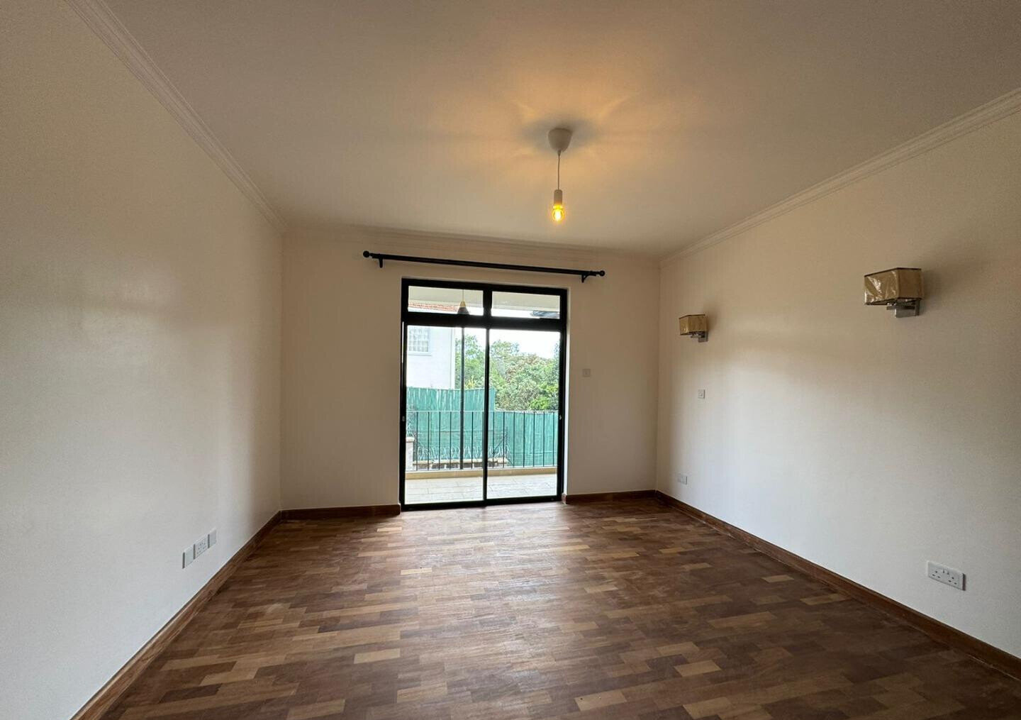 4-Ensuite Townhouse with Fireplace & Borehole – Karen