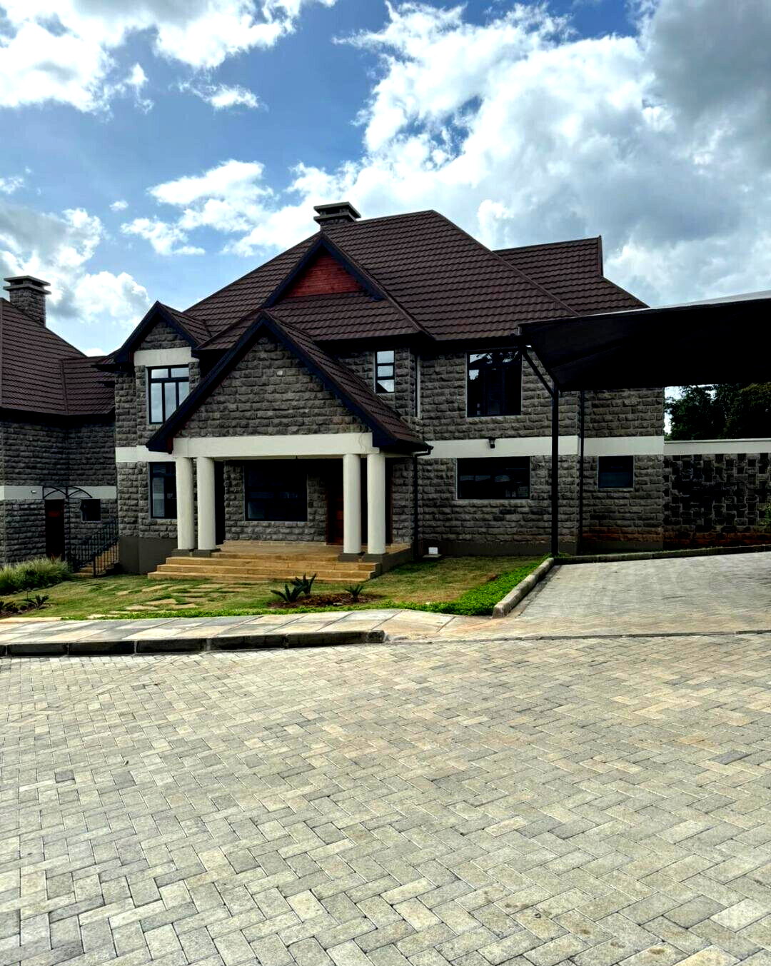 4-Ensuite Townhouse with Fireplace & Borehole – Karen