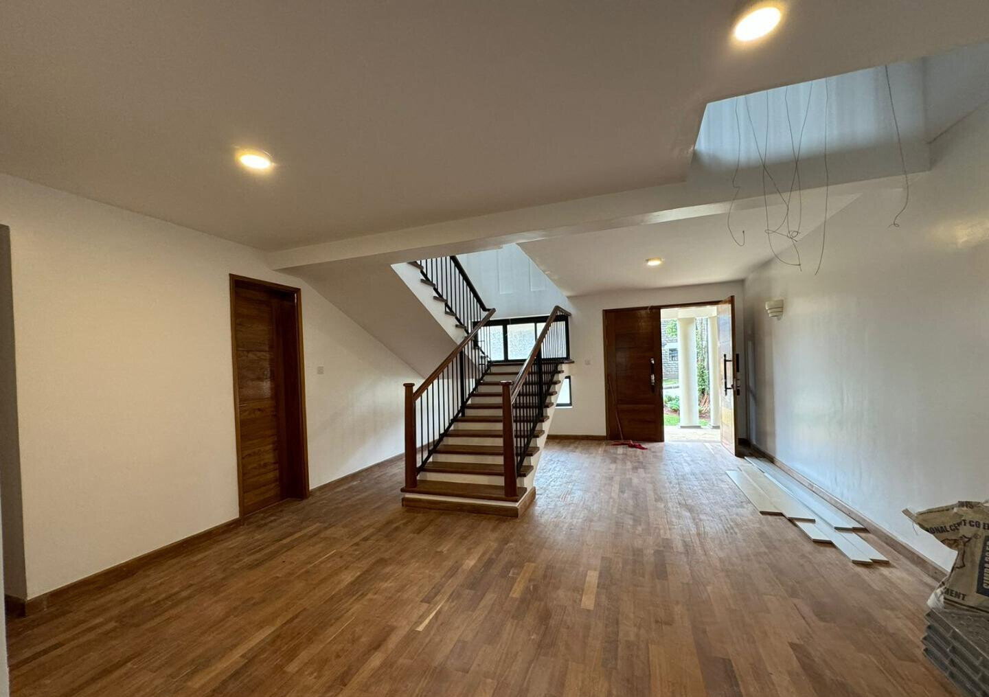 4-Ensuite Townhouse with Fireplace & Borehole – Karen