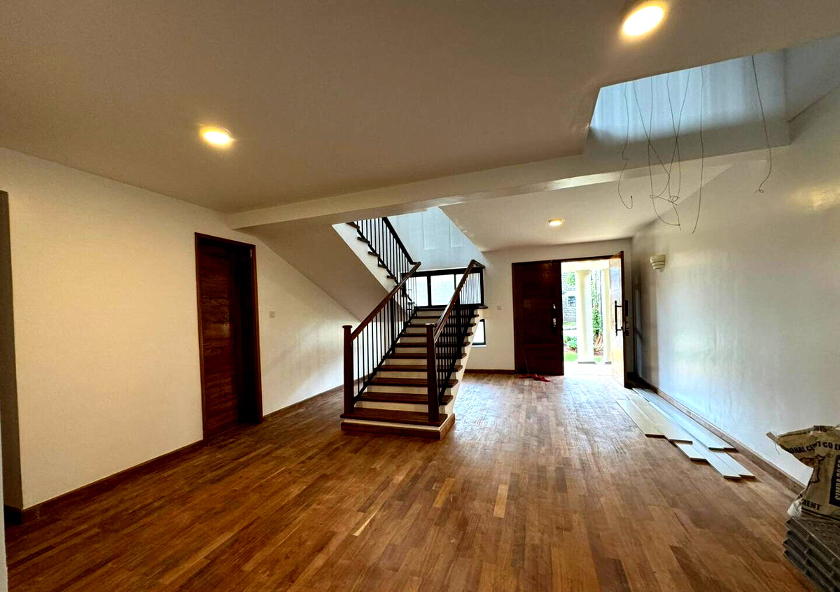 4-Ensuite Townhouse with Fireplace & Borehole – Karen