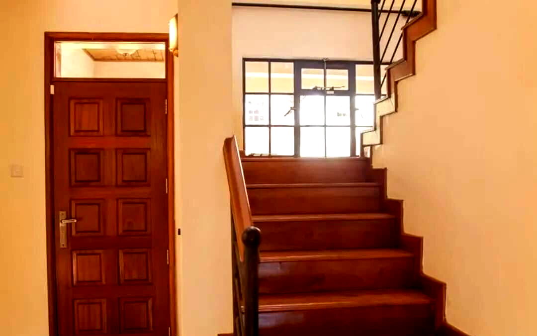4-Ensuite Townhouse with Fireplace & Private Garden - Lavington