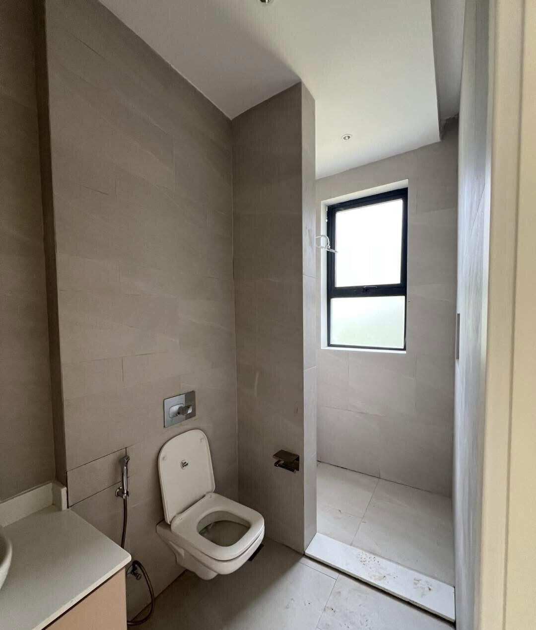 Brand-New 5BR Townhouse with DSQ & Rooftop Terrace - Lavington