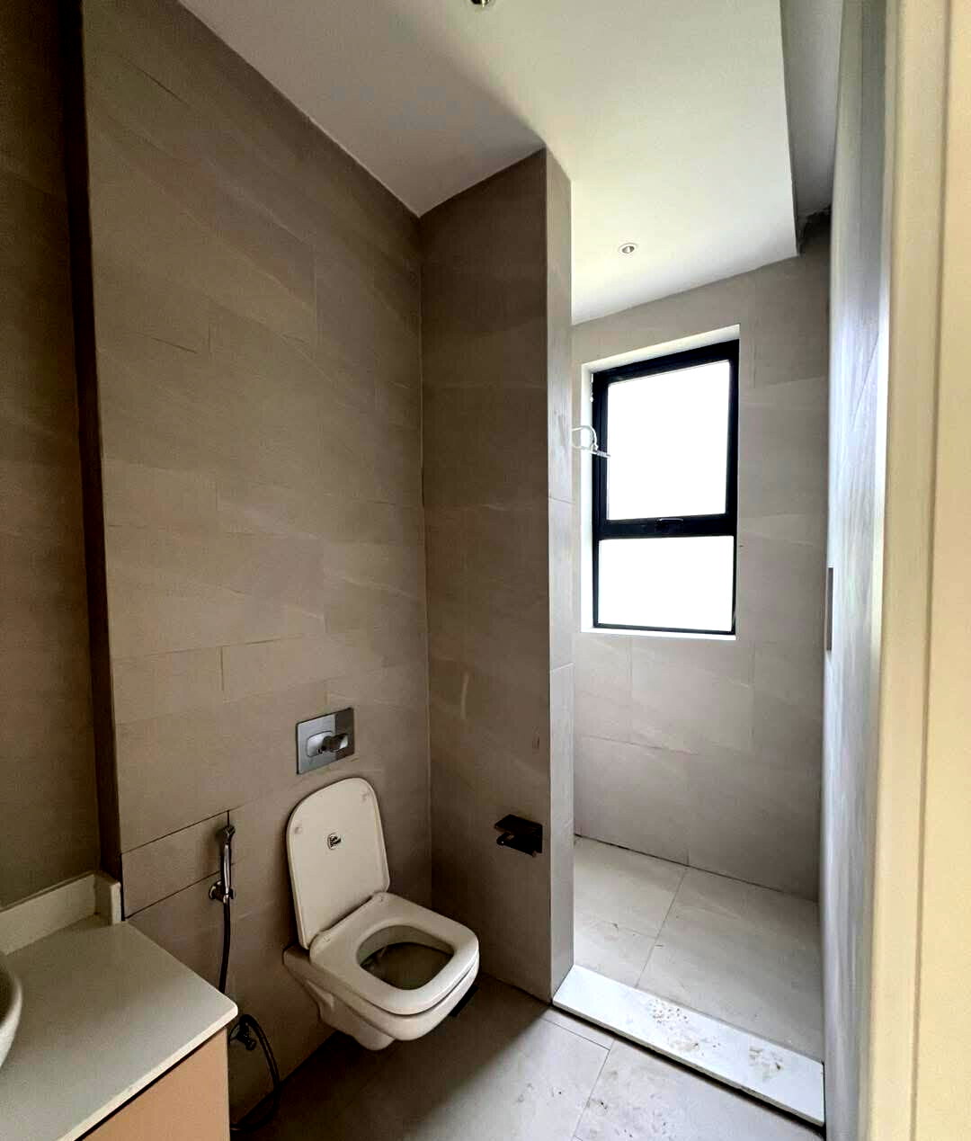 Brand-New 5BR Townhouse with DSQ & Rooftop Terrace - Lavington