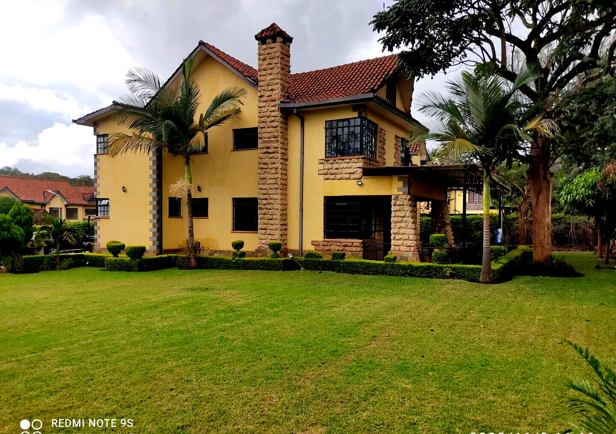 4-Ensuite Townhouse with Fireplace & Sunken Lounge – Karen