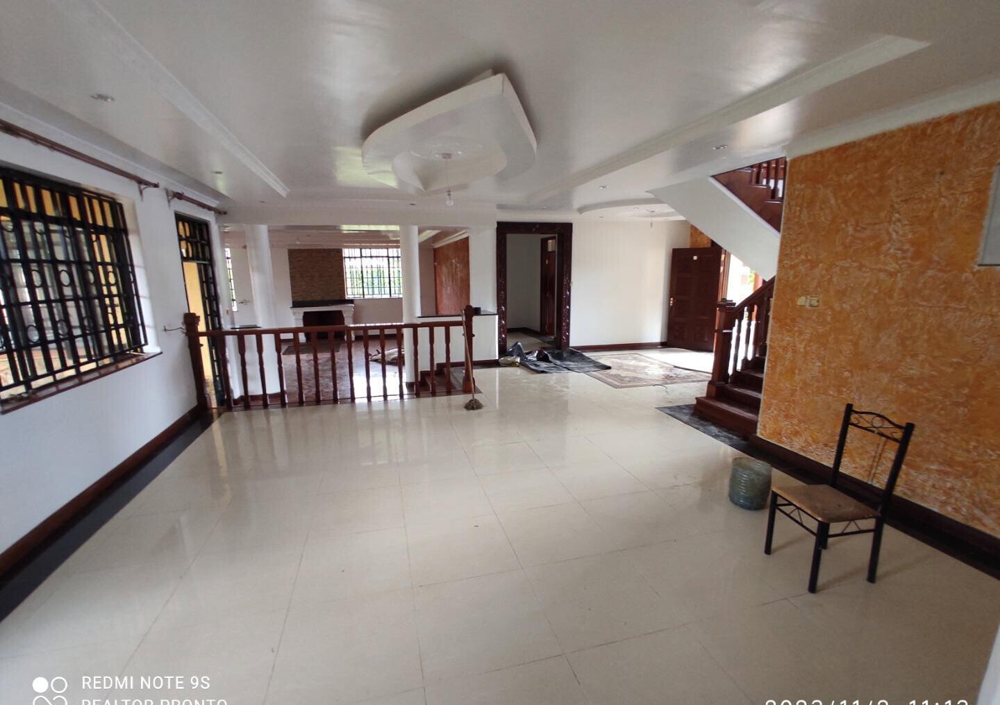 4-Ensuite Townhouse with Fireplace & Sunken Lounge – Karen