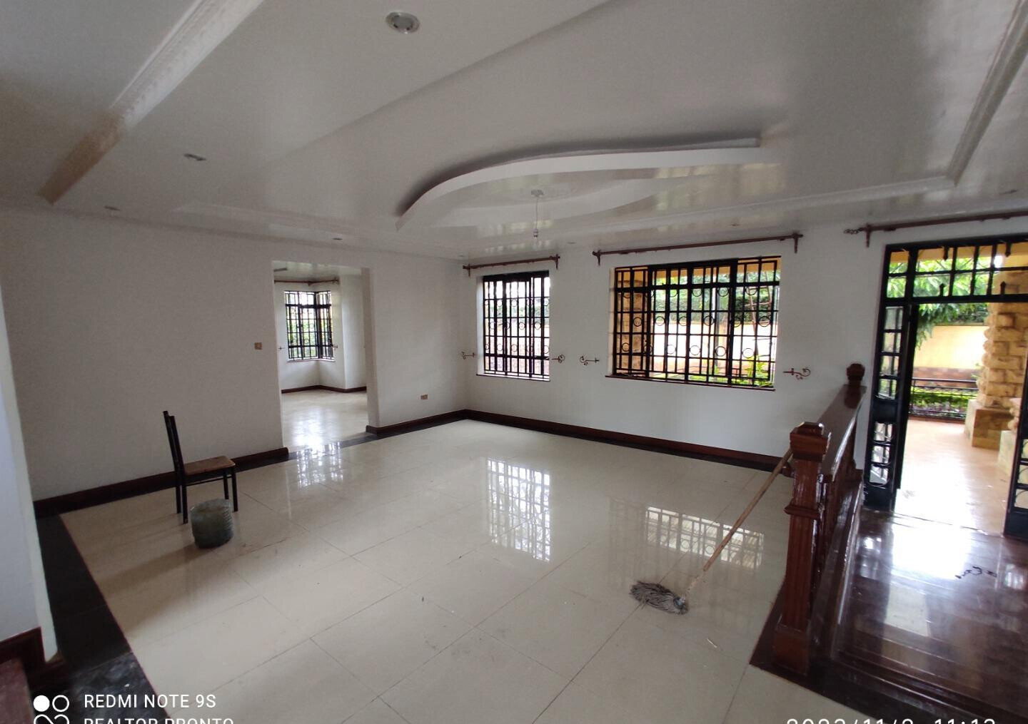4-Ensuite Townhouse with Fireplace & Sunken Lounge – Karen