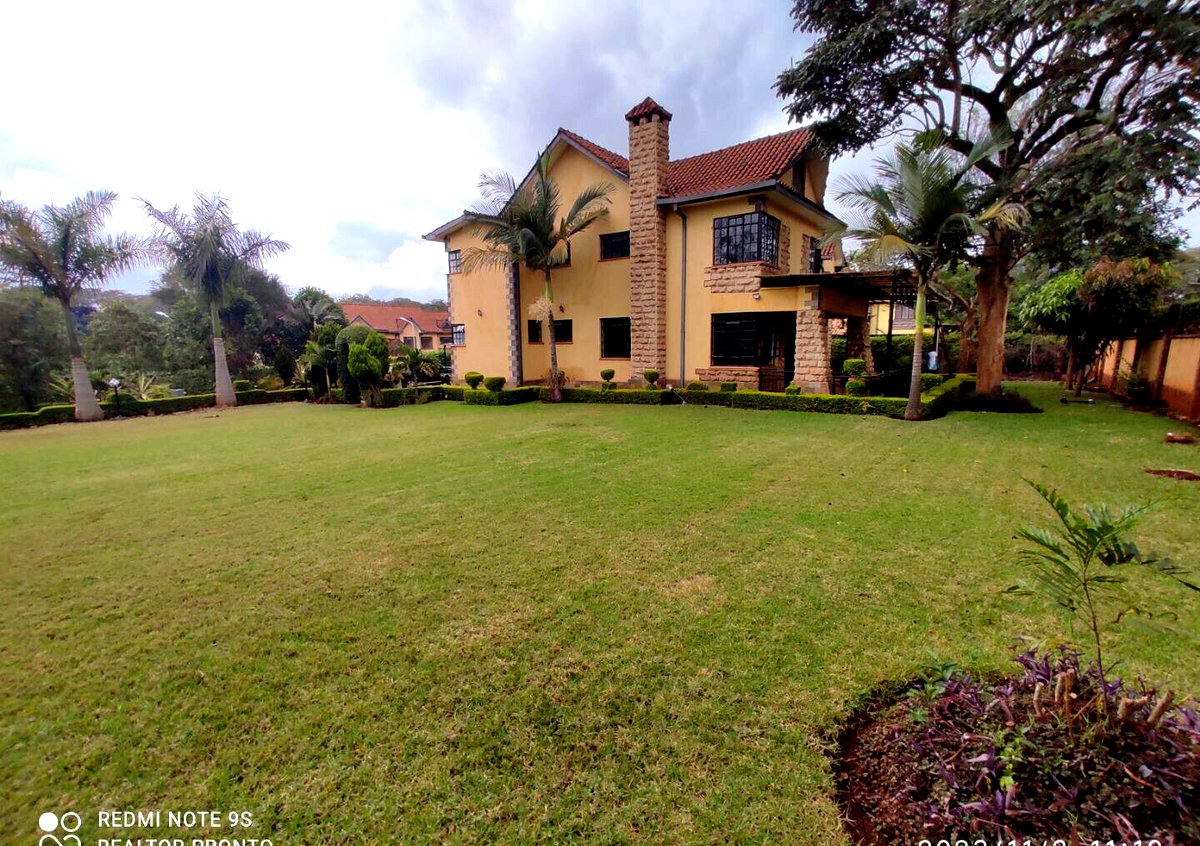 4-Ensuite Townhouse with Fireplace & Sunken Lounge – Karen
