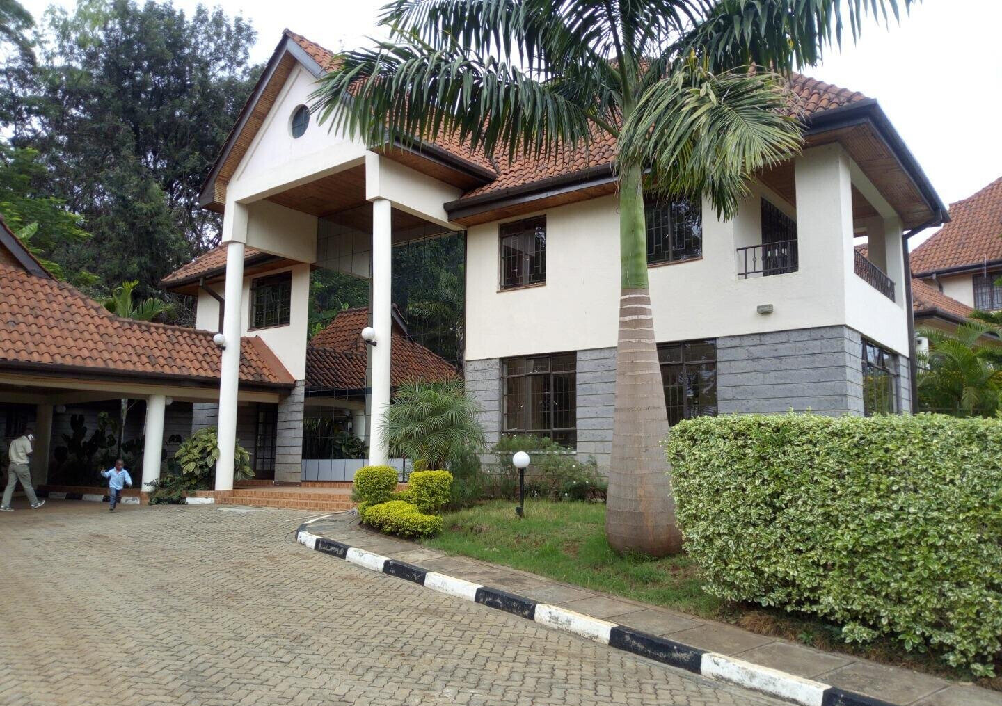 5-Ensuite Townhouse with Study & Fireplace - Lavington