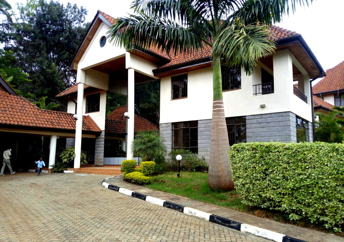 5-Ensuite Townhouse with Study & Fireplace - Lavington
