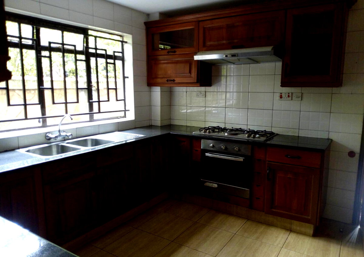 5-Ensuite Townhouse with Study & Fireplace - Lavington