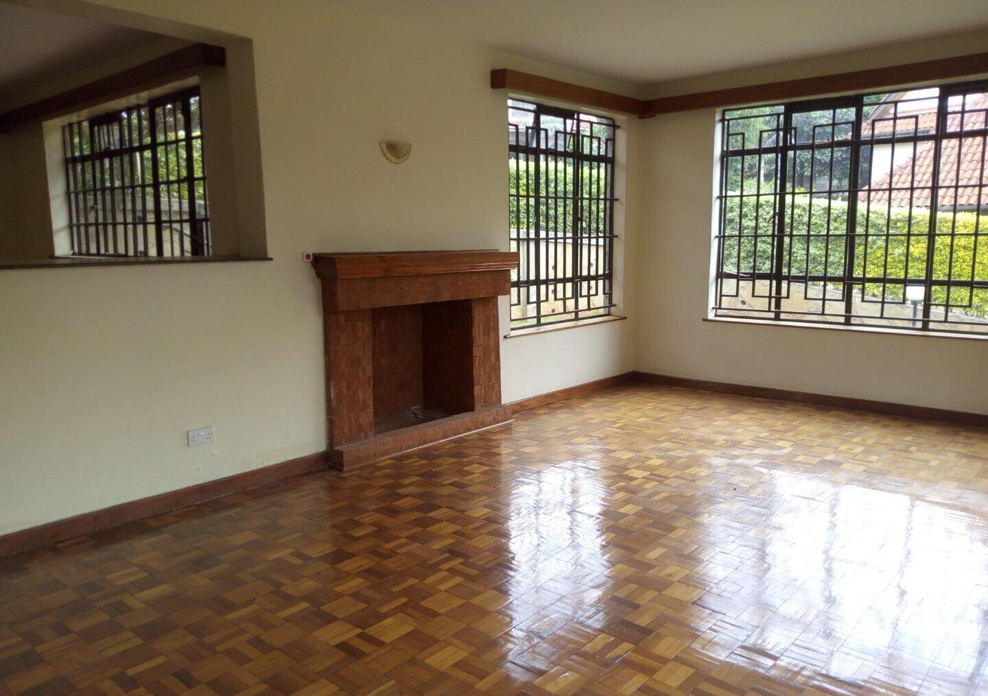 5-Ensuite Townhouse with Study & Fireplace - Lavington