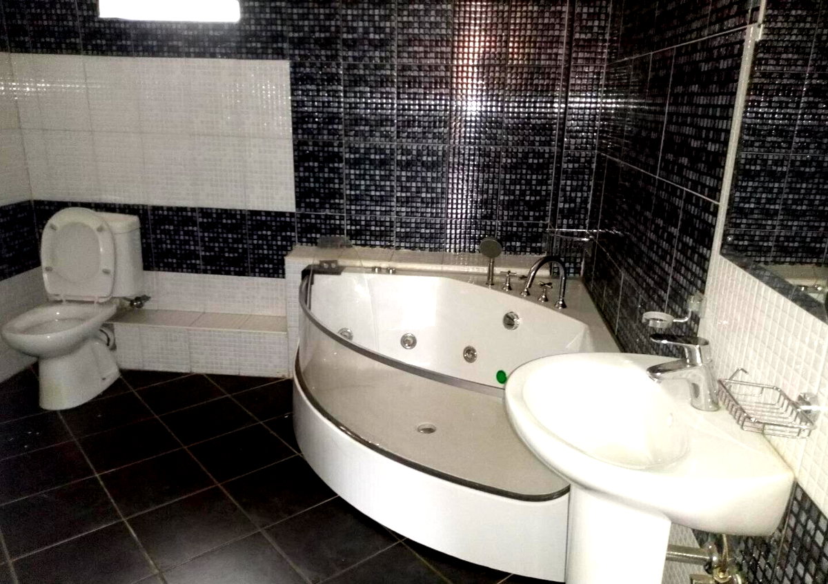 5-Ensuite Townhouse with Study & Fireplace - Lavington