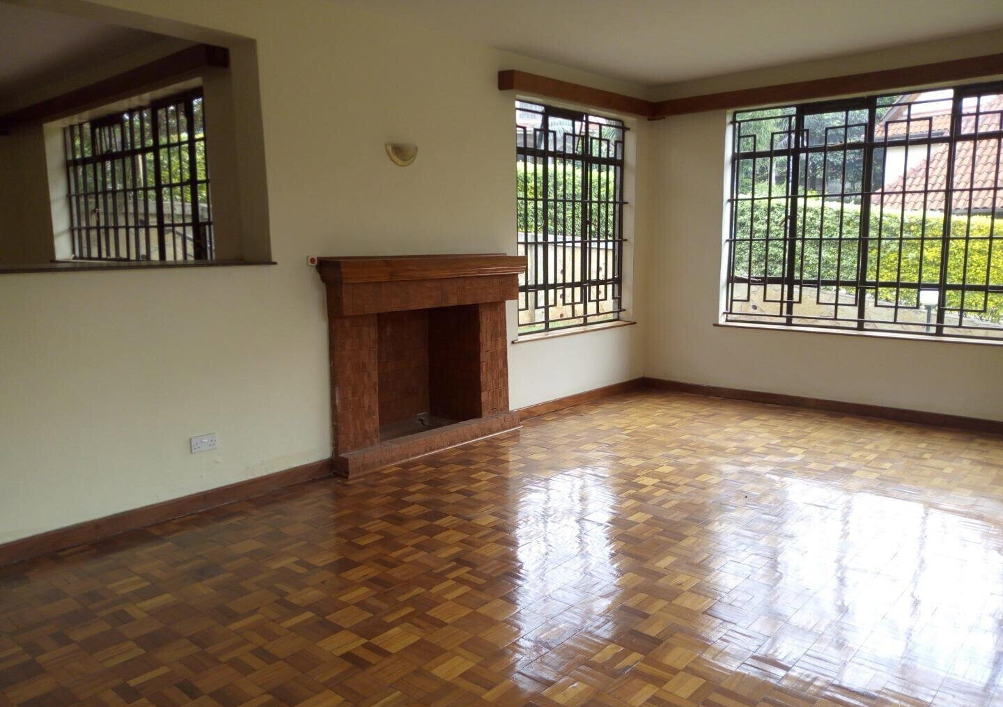 5-Ensuite Townhouse with Study & Fireplace - Lavington