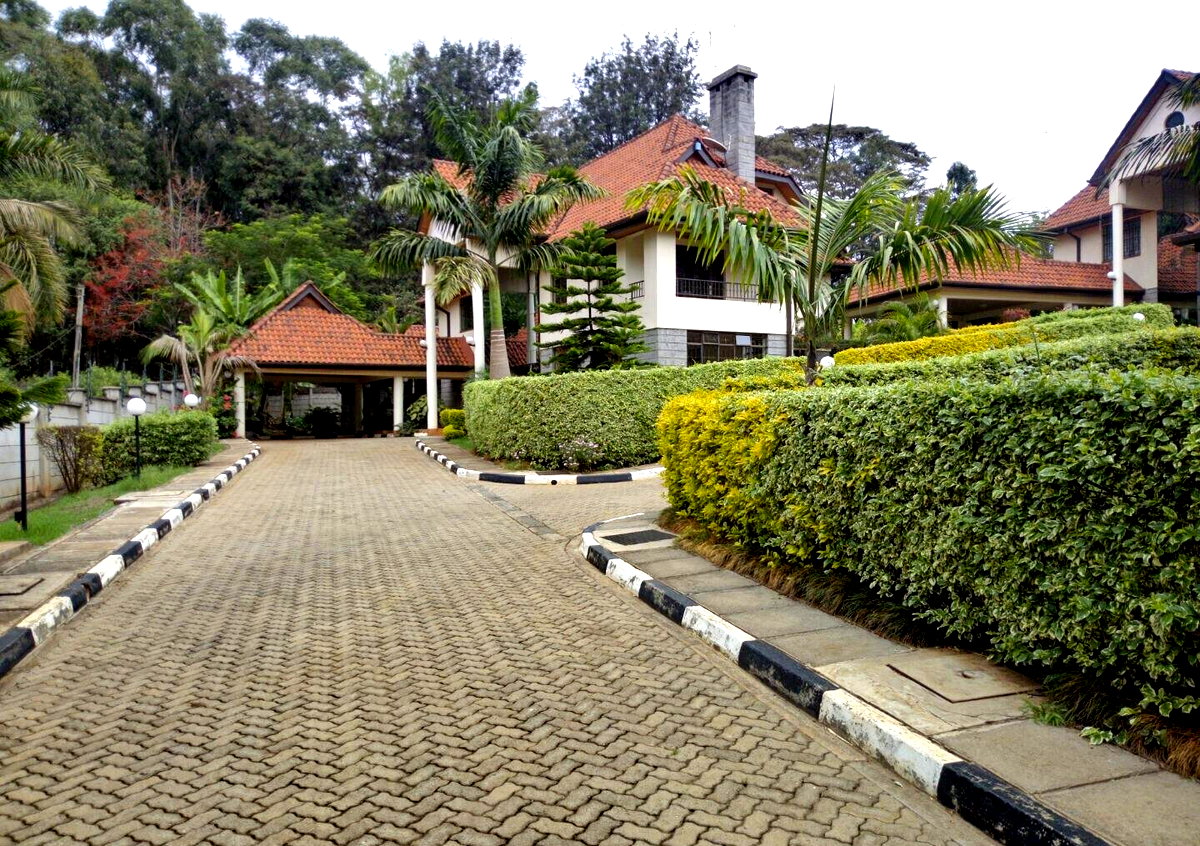 5-Ensuite Townhouse with Study & Fireplace - Lavington