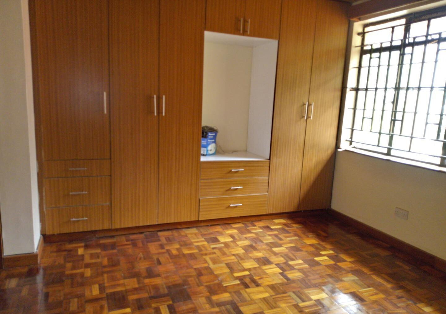 5-Ensuite Townhouse with Study & Fireplace - Lavington