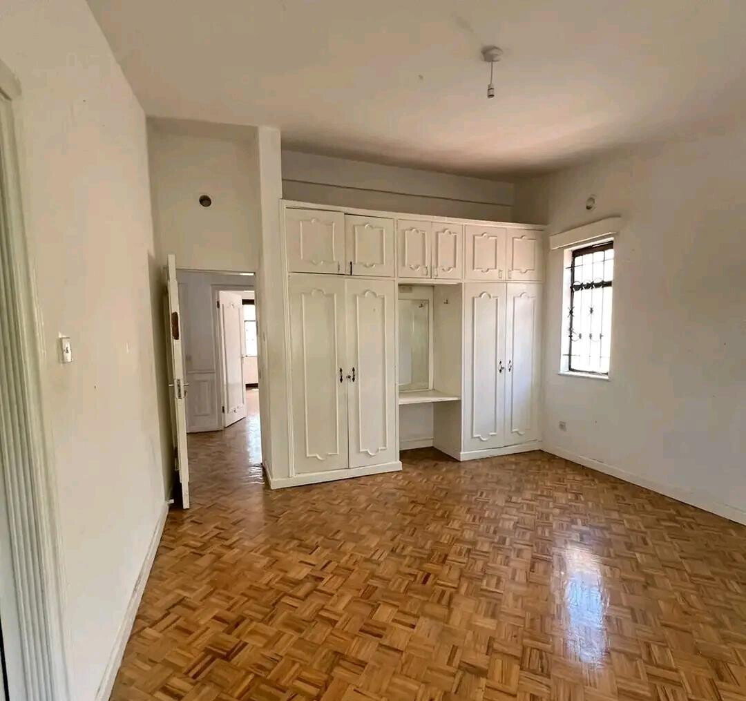 5 En-Suite Bedrooms with DSQ & Front Garden - Kilimani