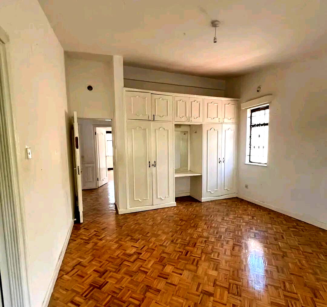 5 En-Suite Bedrooms with DSQ & Front Garden - Kilimani