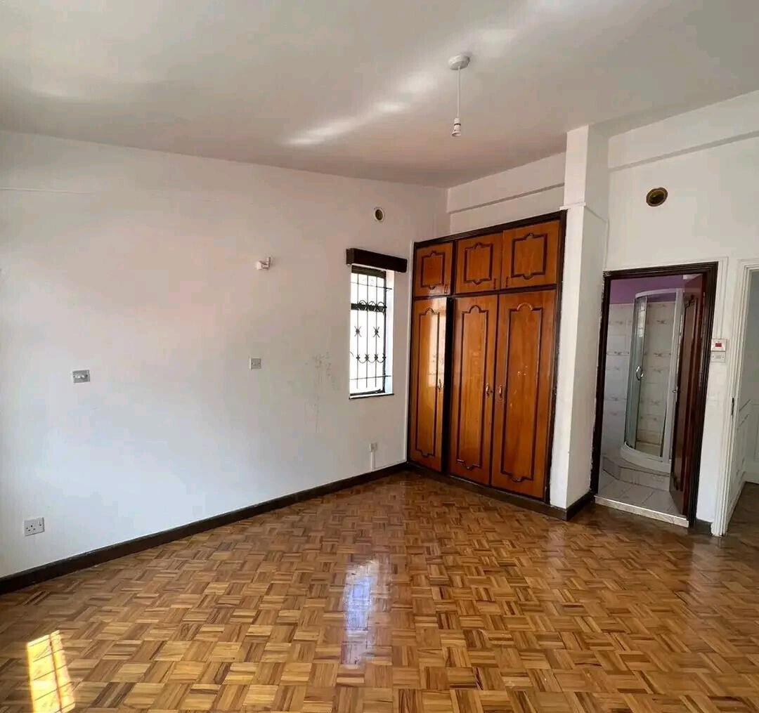 5 En-Suite Bedrooms with DSQ & Front Garden - Kilimani