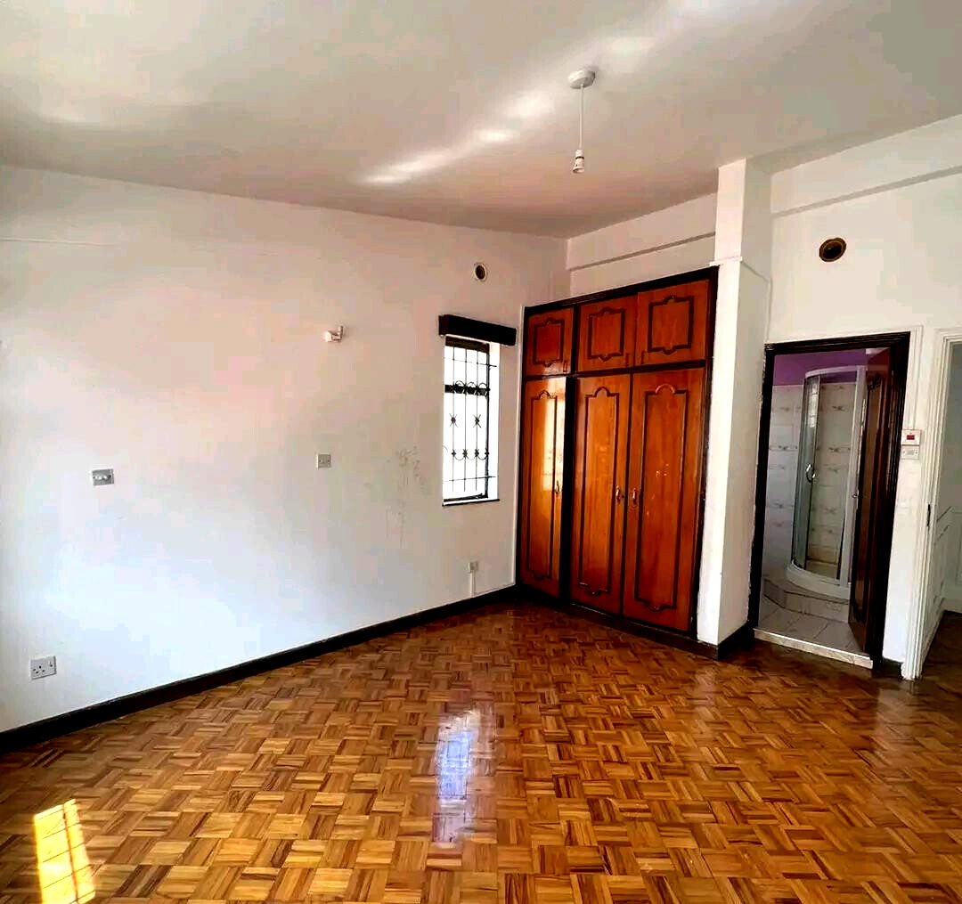5 En-Suite Bedrooms with DSQ & Front Garden - Kilimani